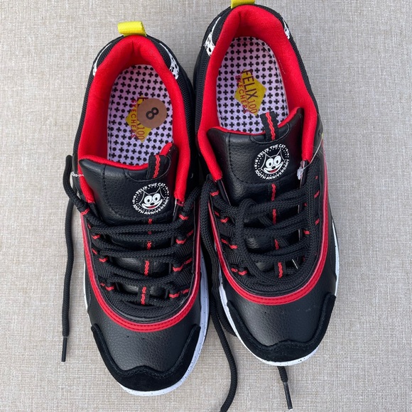 skechers cat tennis shoes